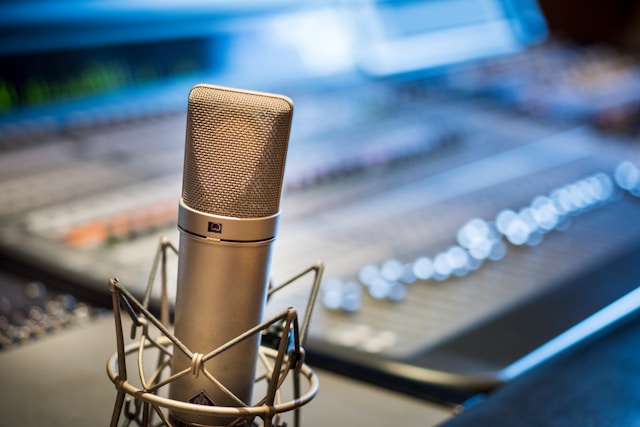 The Melodic Power of Commercial Voiceovers: Crafting Memorable Brand Messages